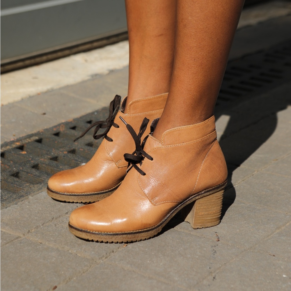 Vintage Tan Leather Ankle Boots
